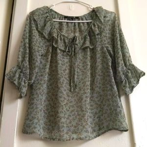FOREVER 21 green top w/ butterfly print